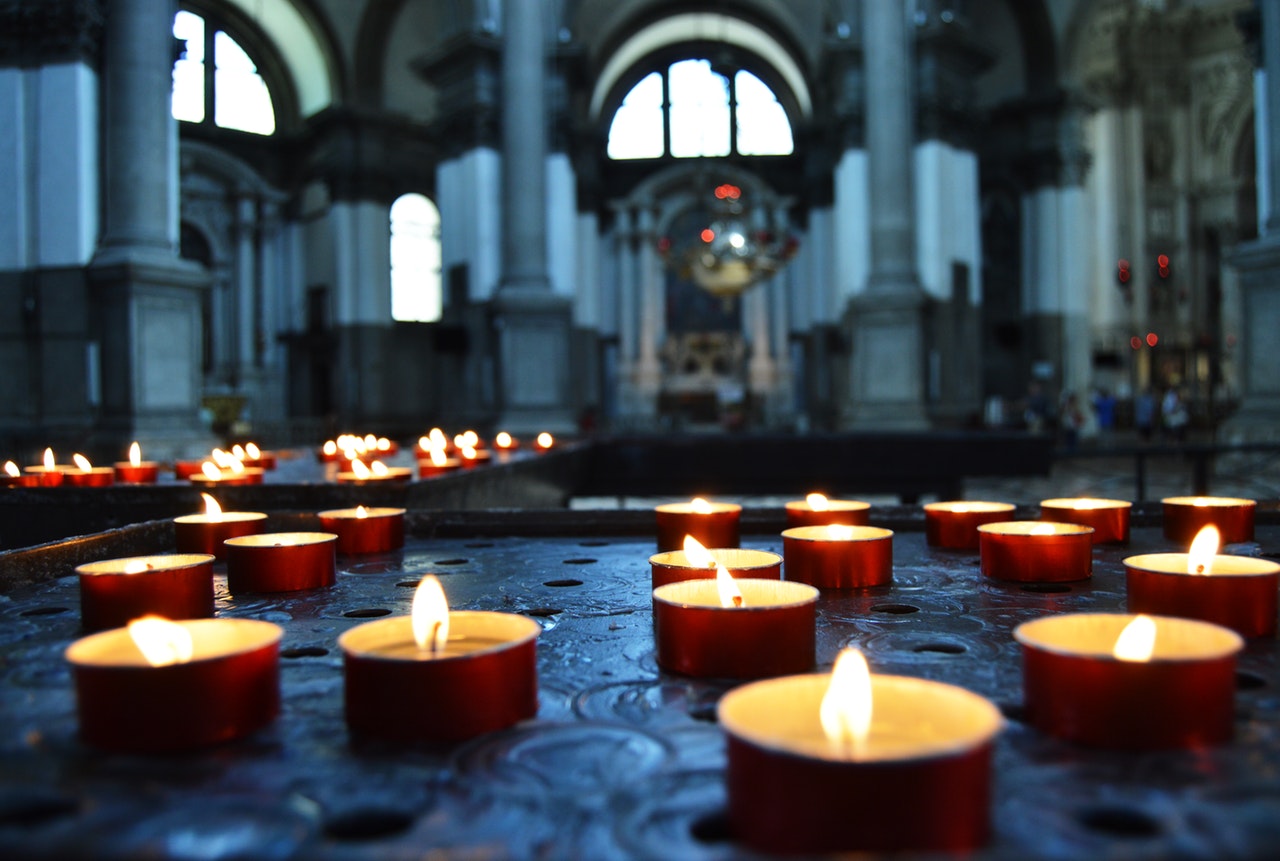 architecture-blur-candlelight-205304 architecture-blur-candlelight-205304